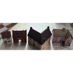 WADE WHIMSEY ON WHY Set 4 Village Houses Set 3:17 Vicarage Merriweather